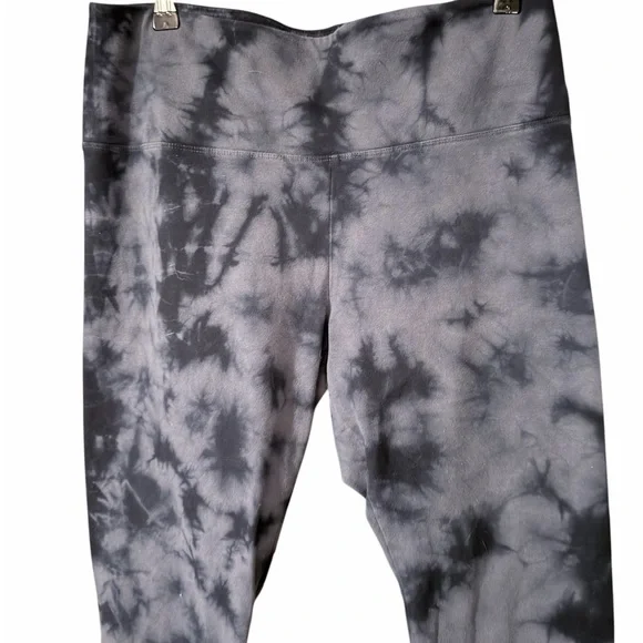 PINK Victoria's Secret Tie Dye Yoga Leggings - Picture 3 of 6